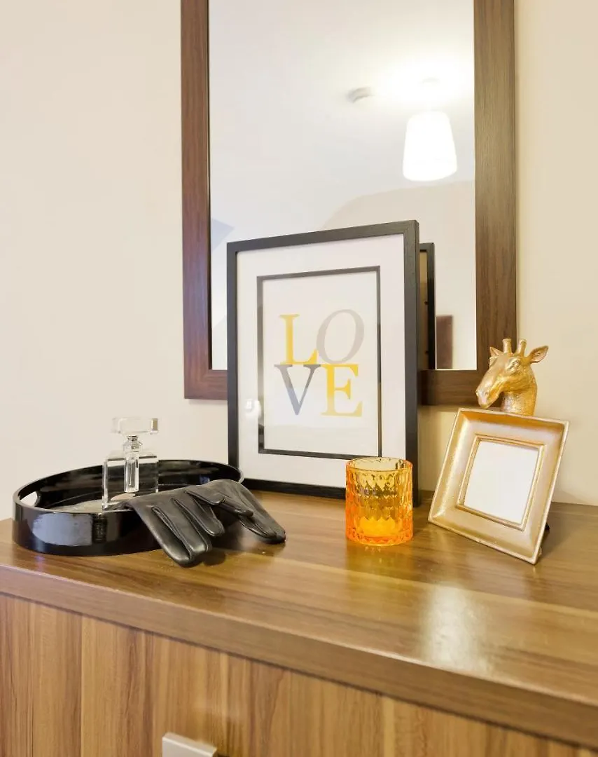 Five Lamps Suites Dublin 0*,